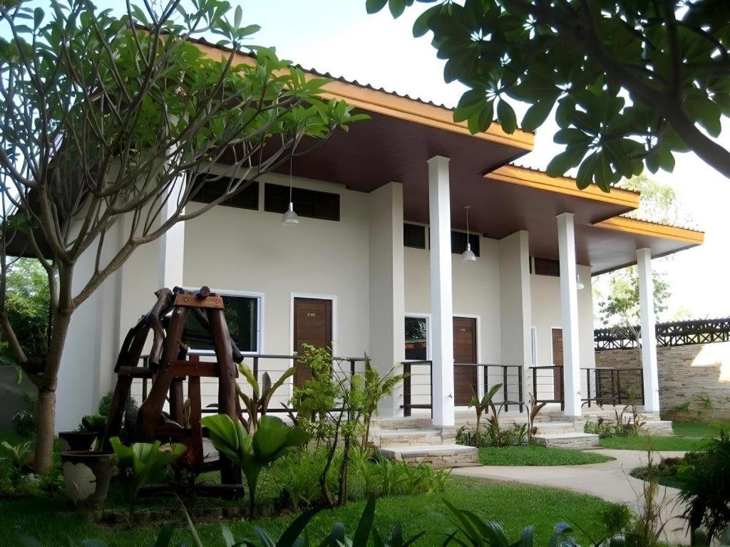 The Park Nangrong Resort Экстерьер фото