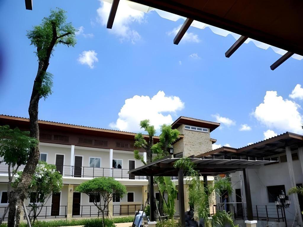 The Park Nangrong Resort Экстерьер фото
