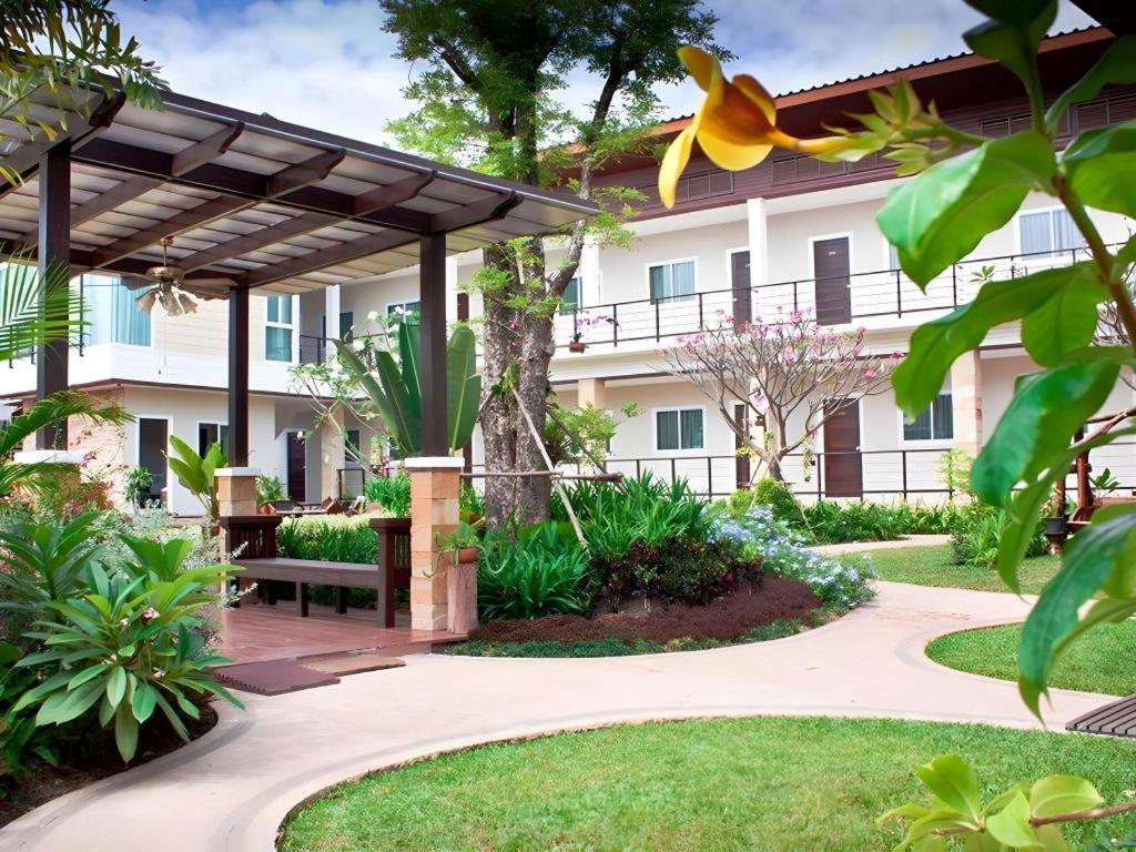 The Park Nangrong Resort Экстерьер фото